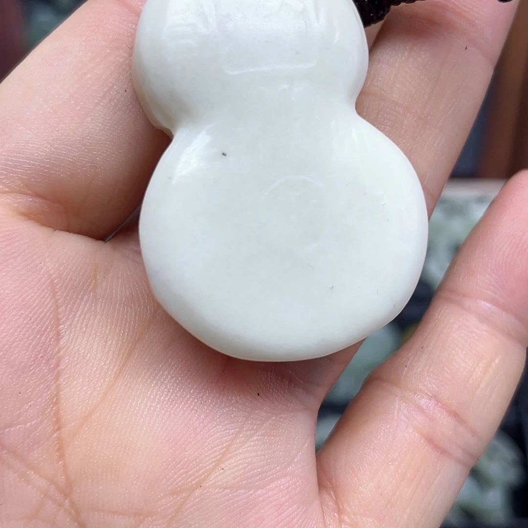 石英质玉合金颈饰