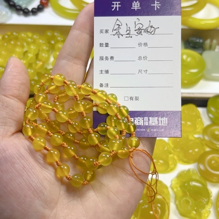 余****蛇纹石玉未镶嵌颈饰