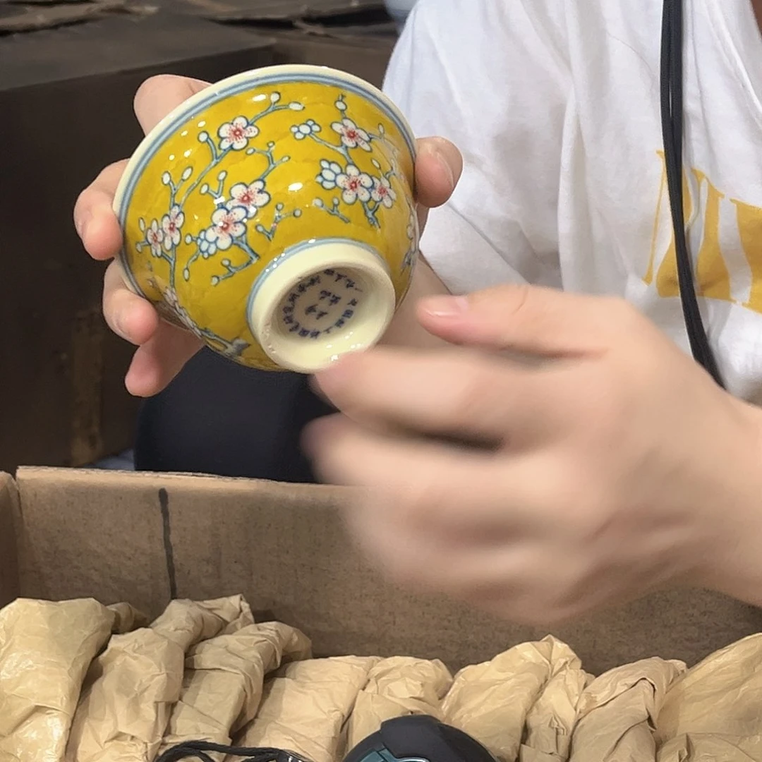 摆件////景德镇陶瓷器。黄