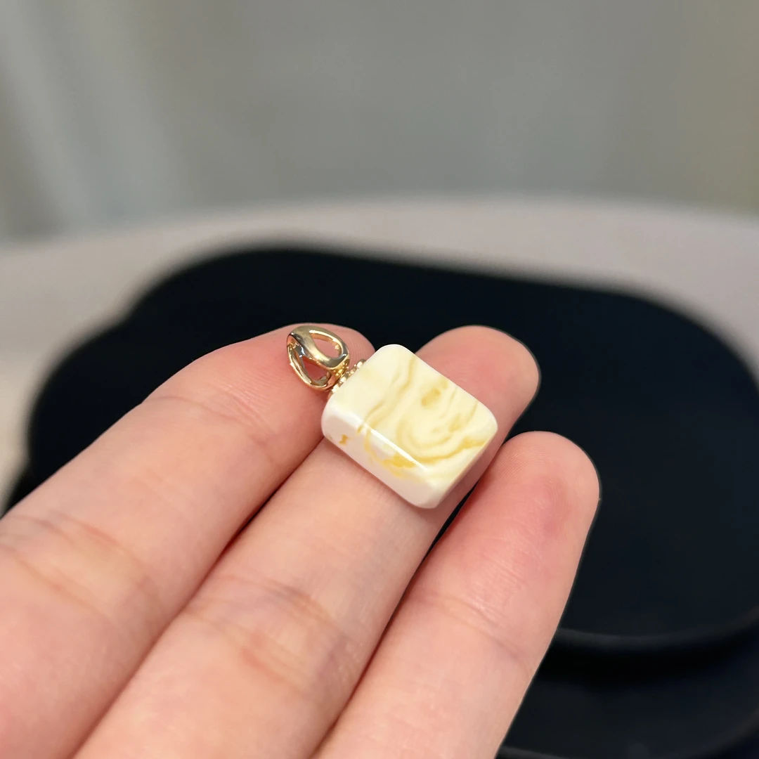 18K金 蜜蜡吊坠 244117