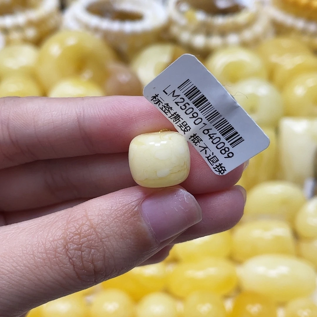 枫****琥珀未镶嵌裸石12.8*10.9mm