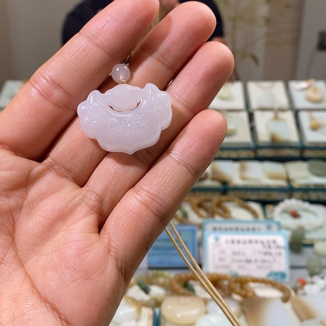 颈饰未镶嵌和田玉兰*