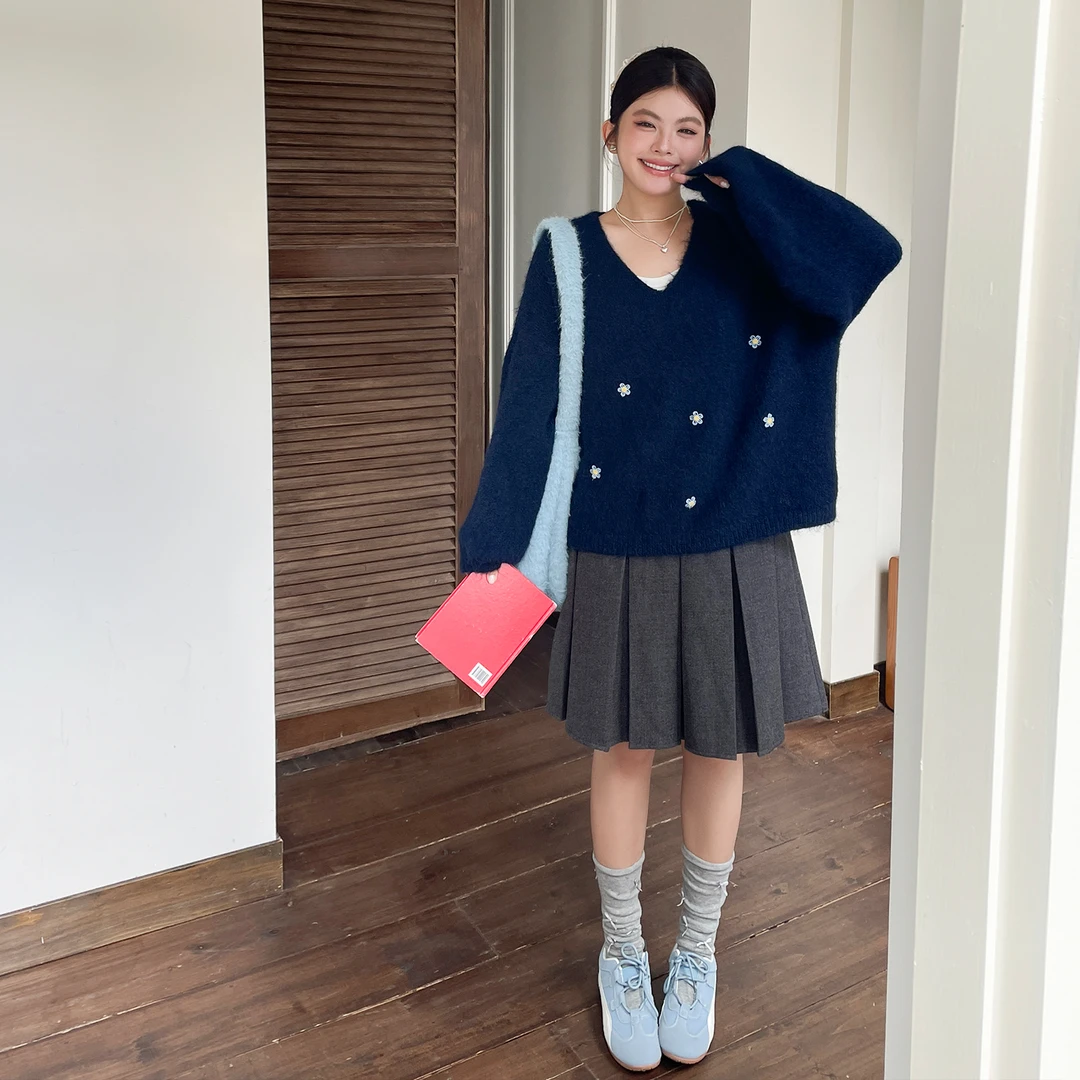 新款氛围感穿搭独特漂亮花朵刺绣毛衣大码女装胖mm韩系慵懒风上衣