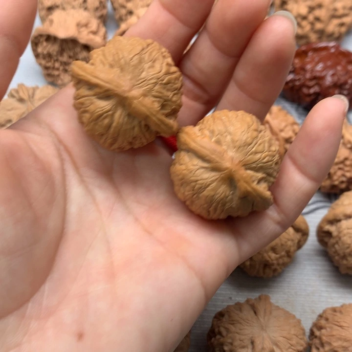 大***人文玩核桃把件乾隆磨