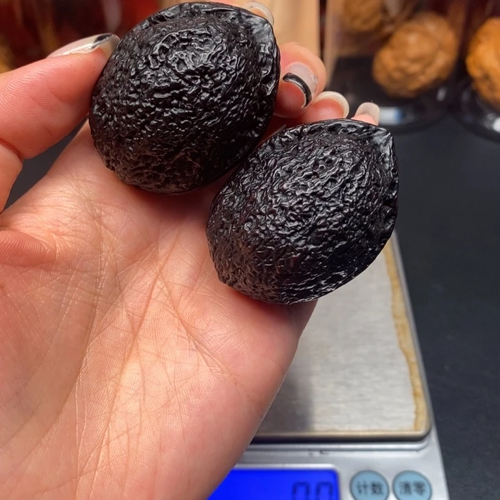 文玩核桃把件地闷龙蛋