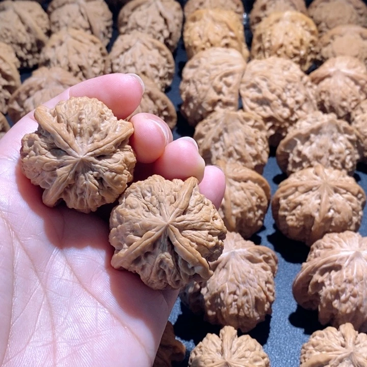 Y***J文玩核桃吊坠雨花石三棱
