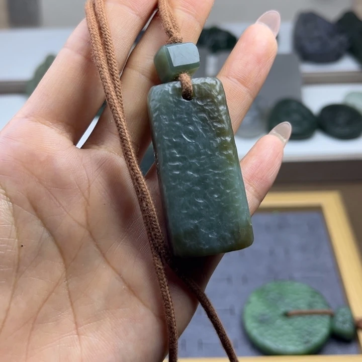 和田玉（糖玉）未镶嵌颈饰