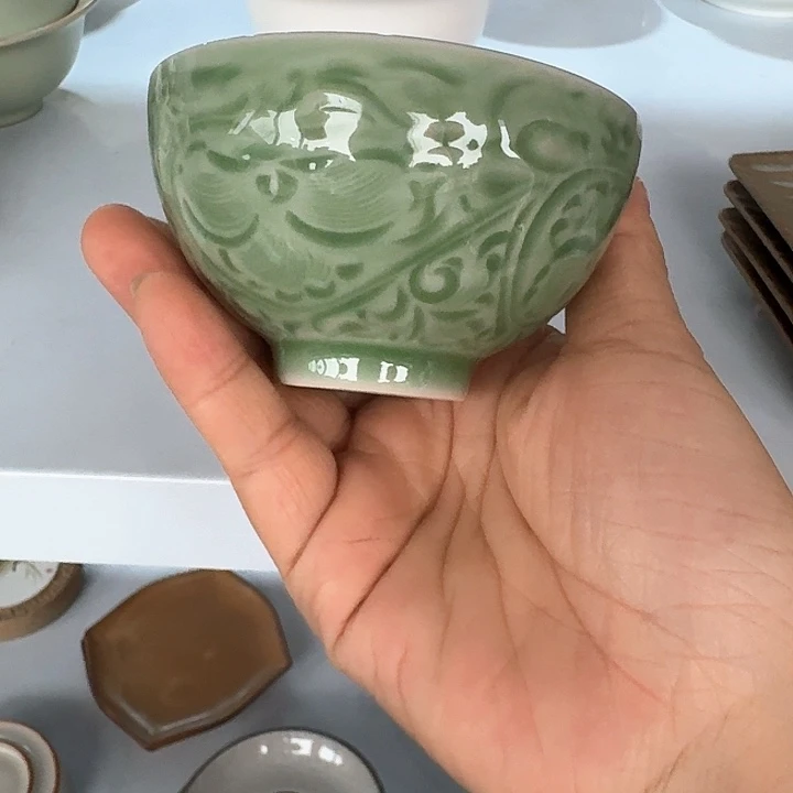主人杯一个，瓷。。品茗