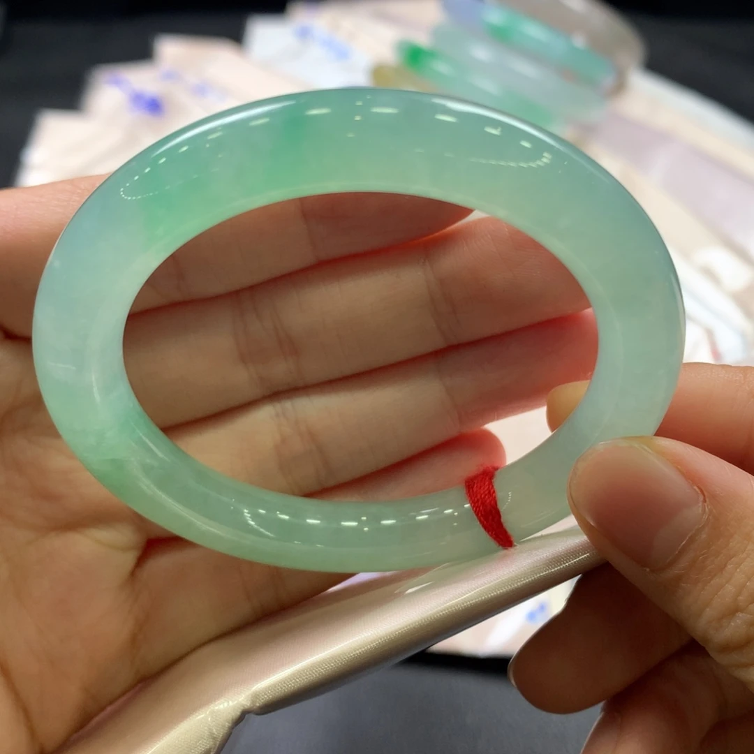 翡翠未镶嵌手镯41号冰甜绿高货微瑕捡漏