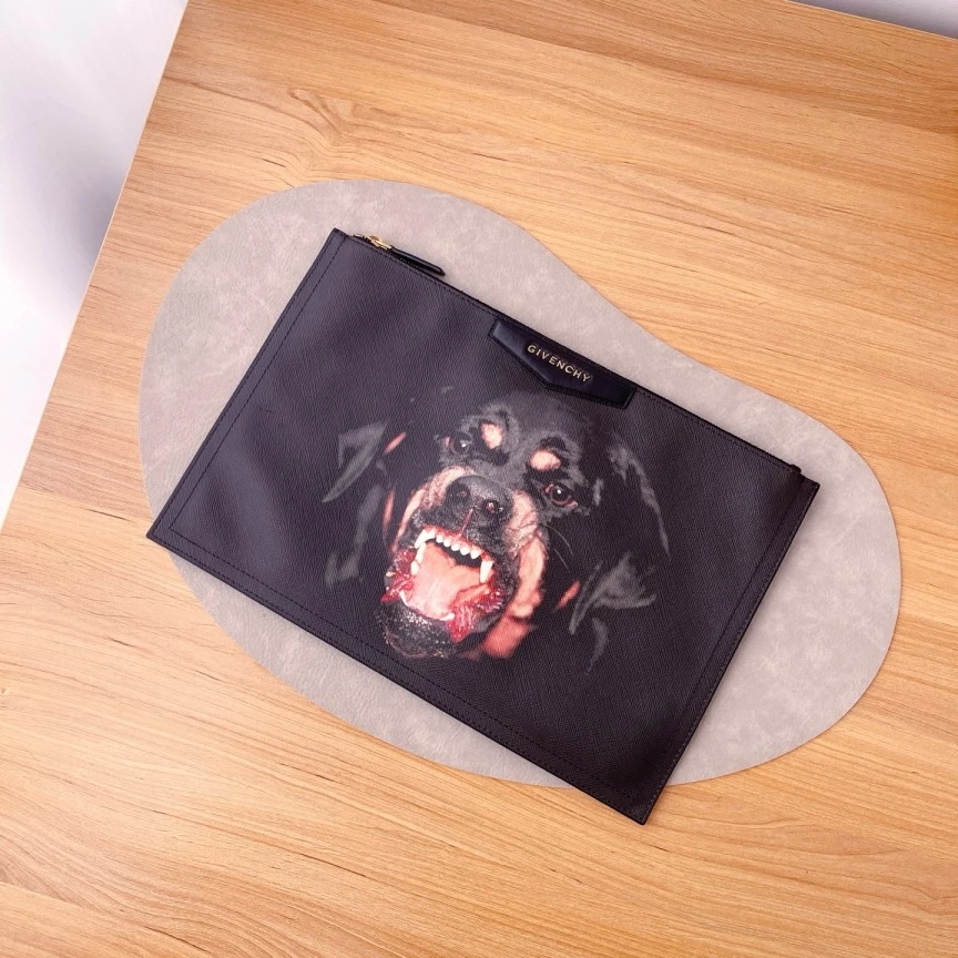 95新 Givenchy/纪梵希 罗纳威犬狗头/手拿包/7309