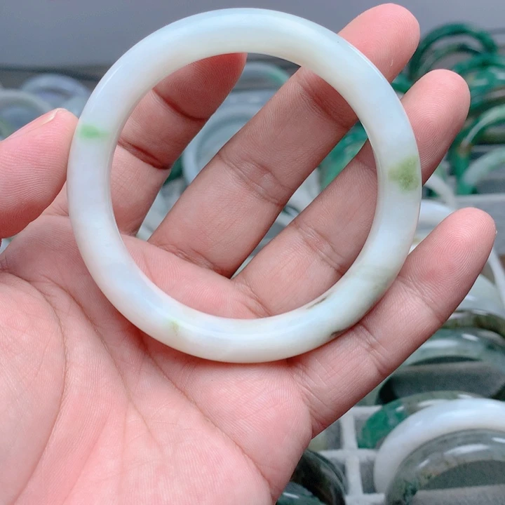 独山玉未镶嵌手镯60