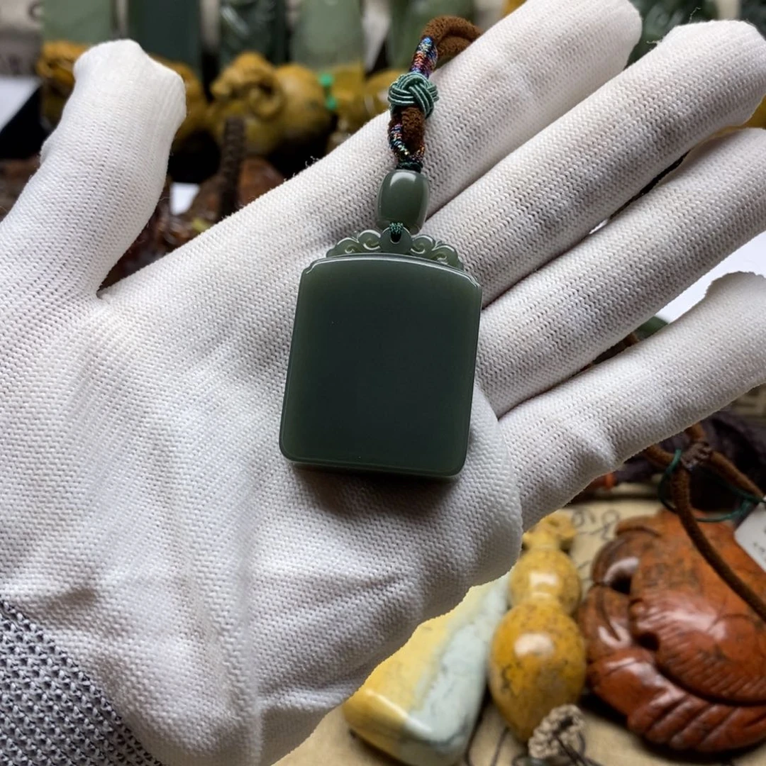 岫岩老玉（透闪石质玉）未镶嵌把件冰**焱