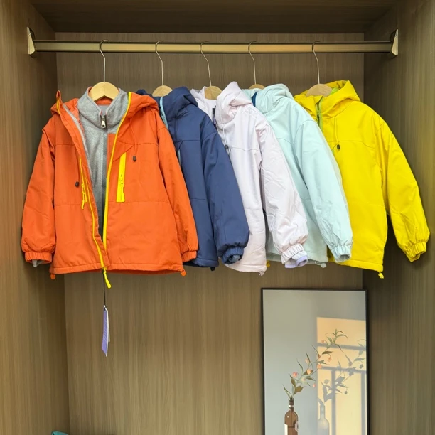 秋冬三合一可拆卸连帽冲锋衣外套中大童