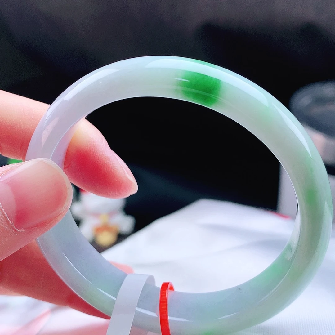 未镶嵌手镯（贵妃镯）翡翠54飘绿