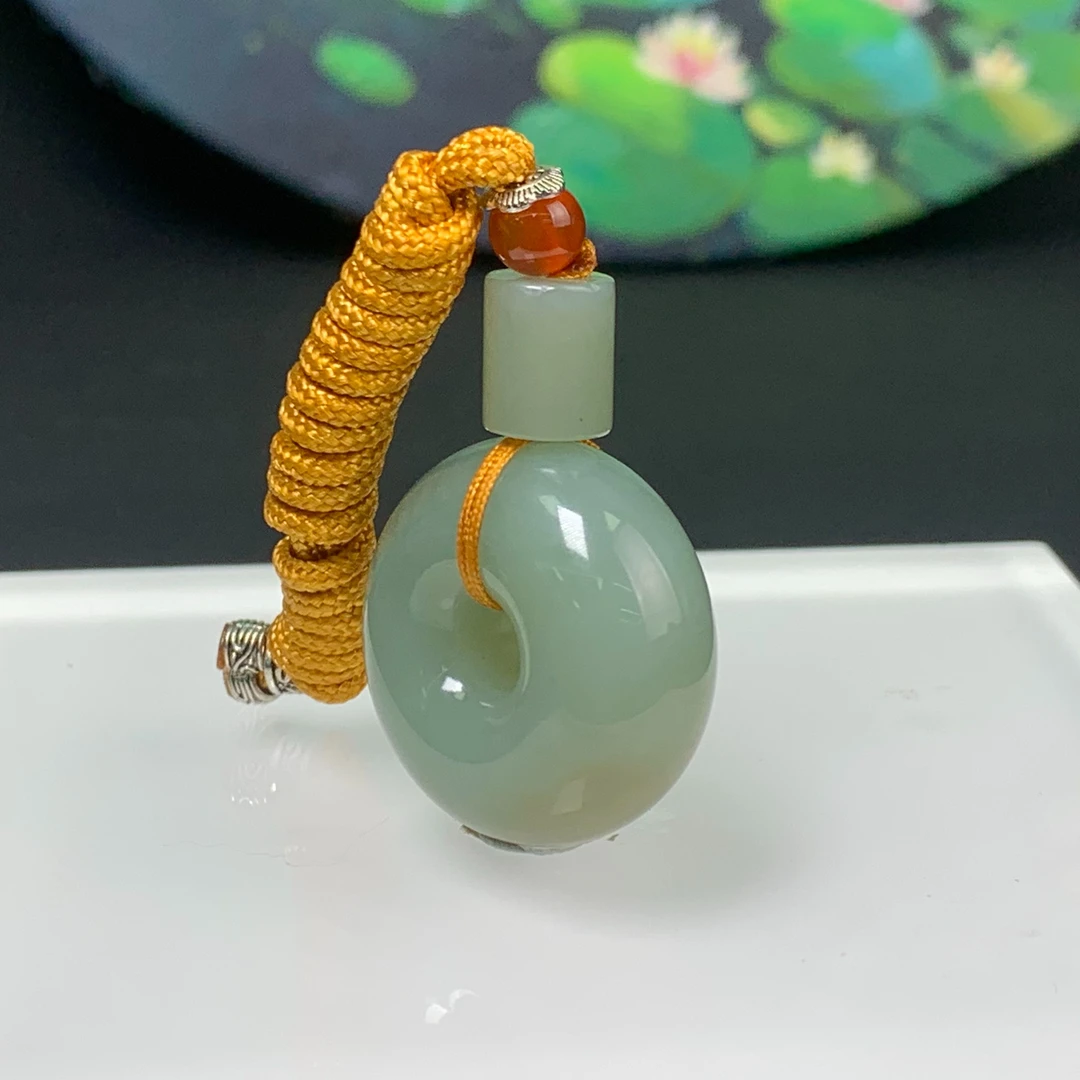 F376珠宝玉石精选和田玉吊坠