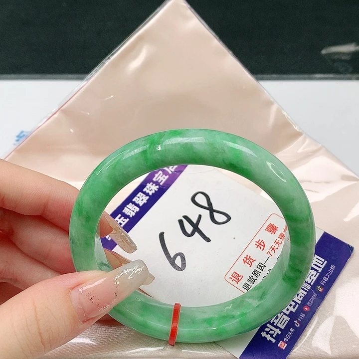 翡翠手镯未镶嵌翡翠手镯