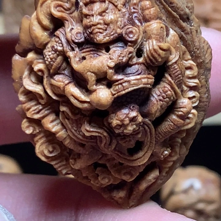 S***A核桃把件风味纯手工桃核雕刻黄财神