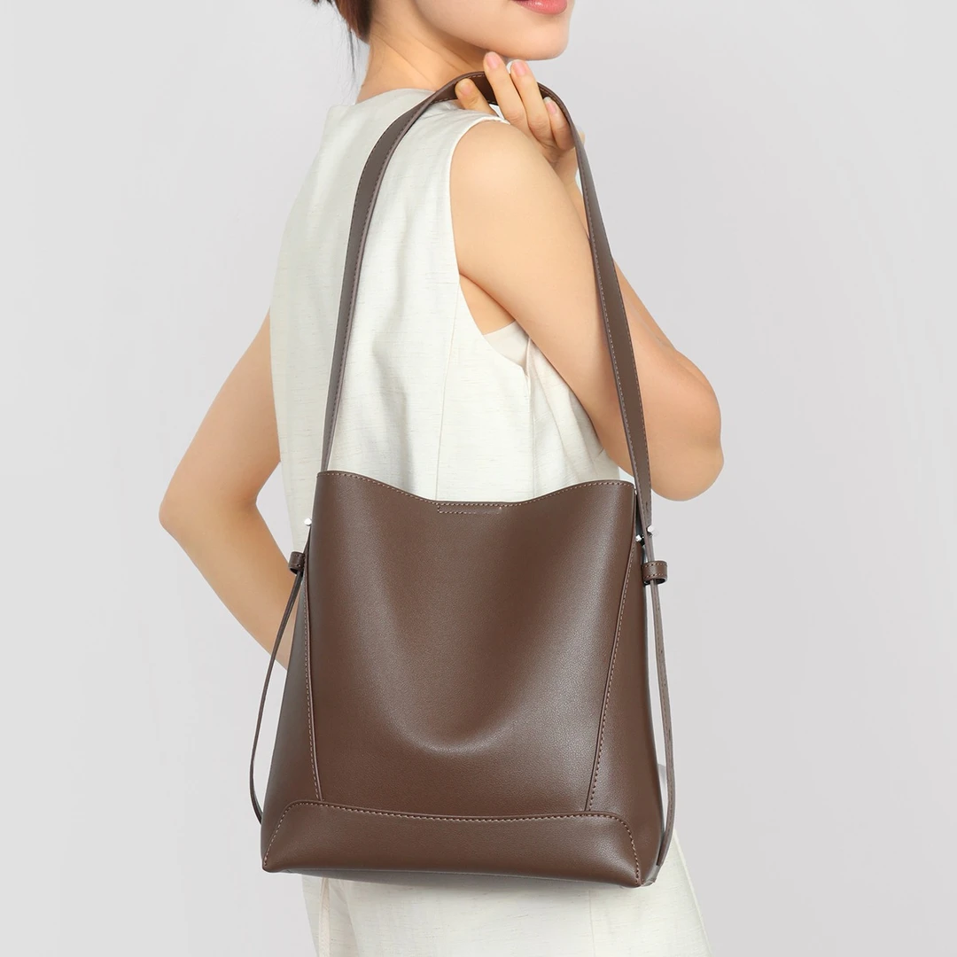 真皮女包时尚斜挎包小众高级感单肩包女时尚手女款真皮通勤水桶包