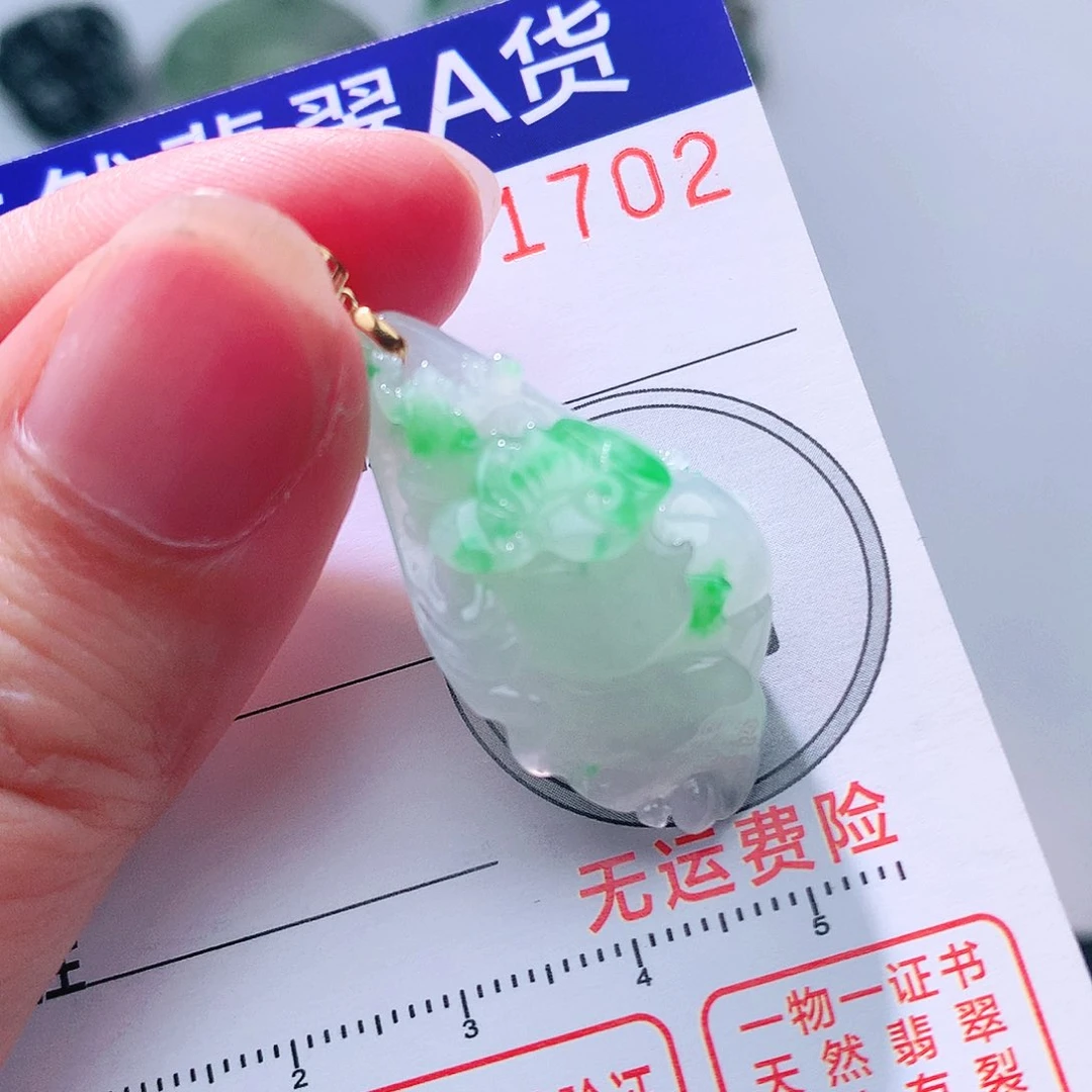 翡翠18K金镶嵌颈饰吊坠