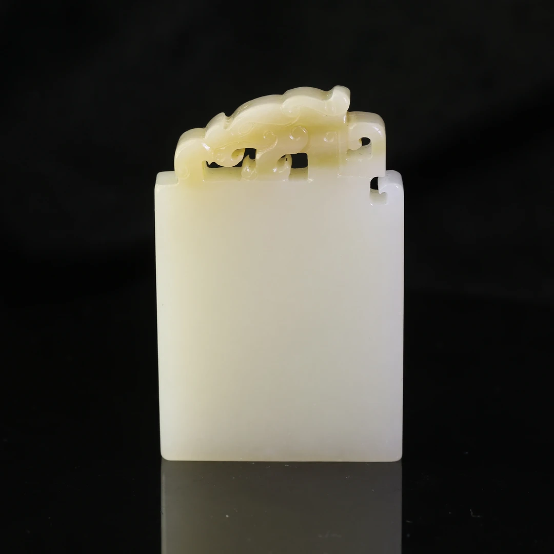 12和田玉且末糖白挂件/200110上海嘉禾拍卖