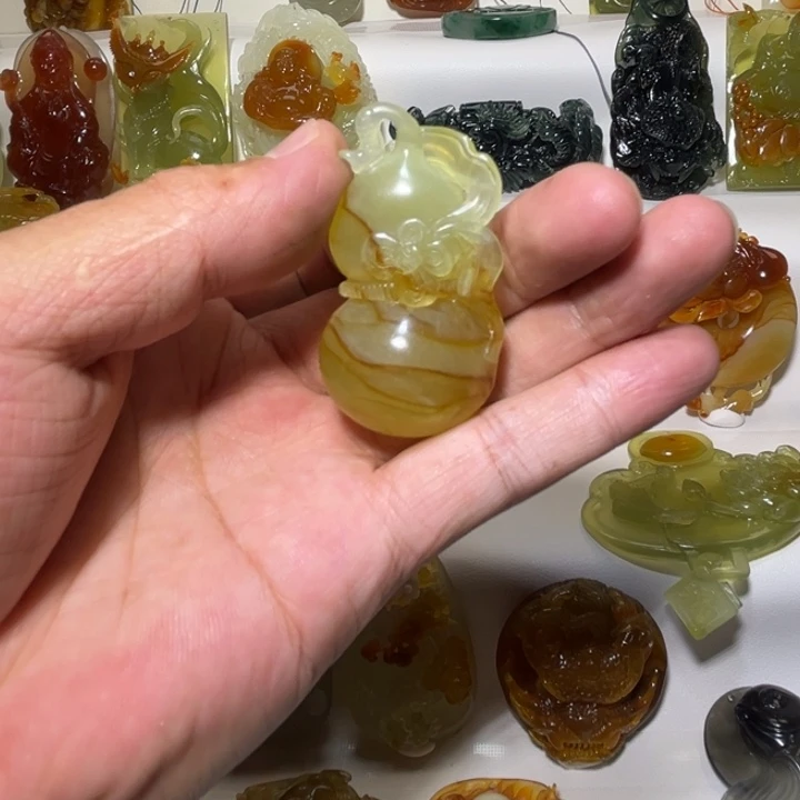 岫玉未镶嵌吊坠(赠链)