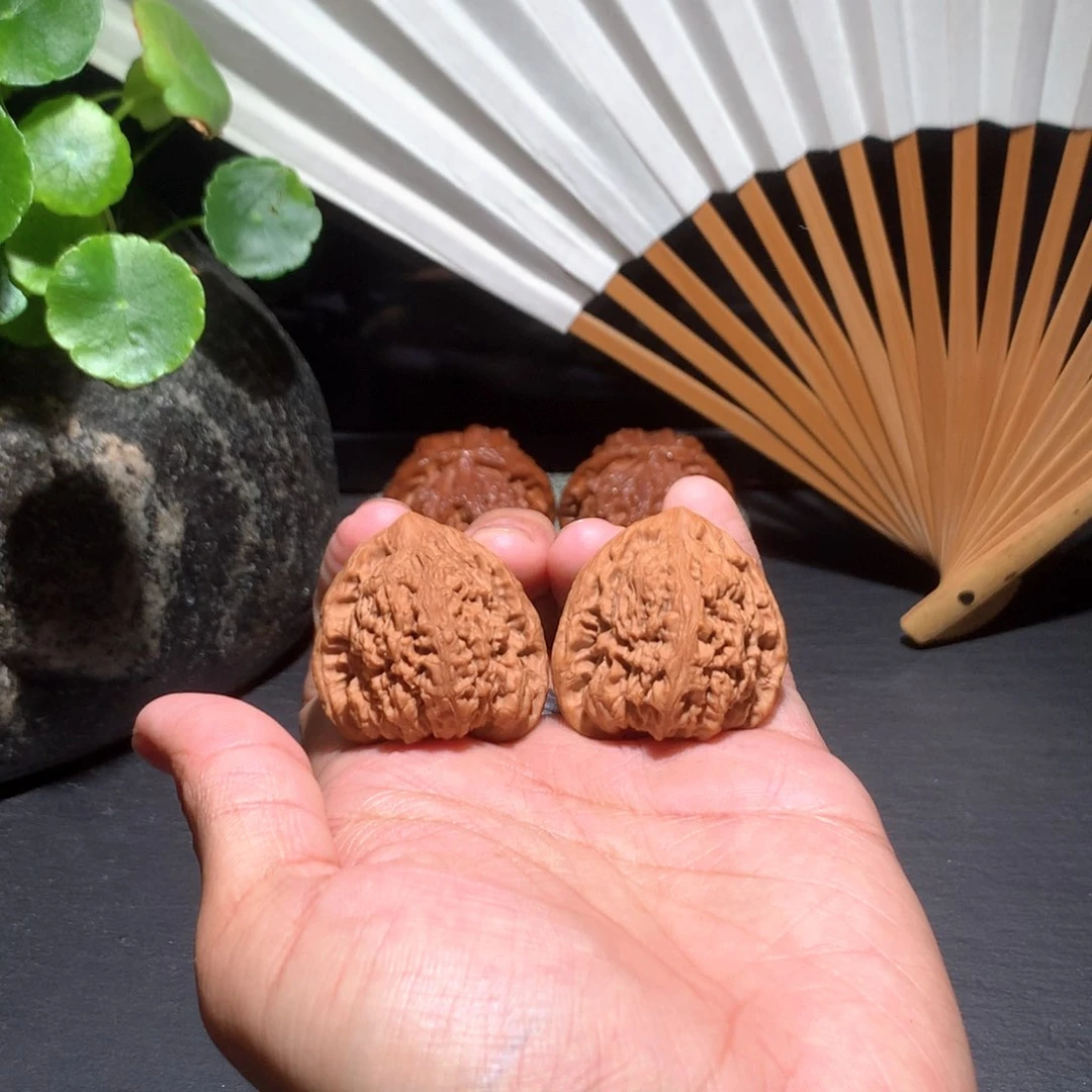 文玩核桃吊坠鱼的涿鹿南疆石060508