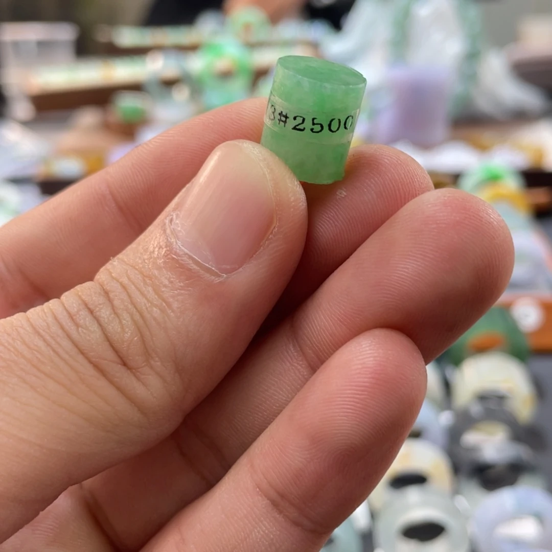 定制翡翠未镶嵌博***?翡翠