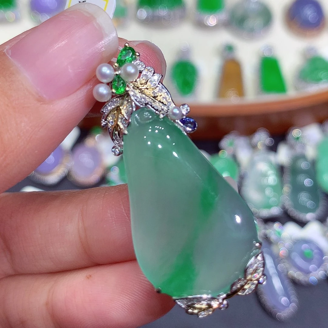 翡翠吊坠(不含链)18K金镶嵌