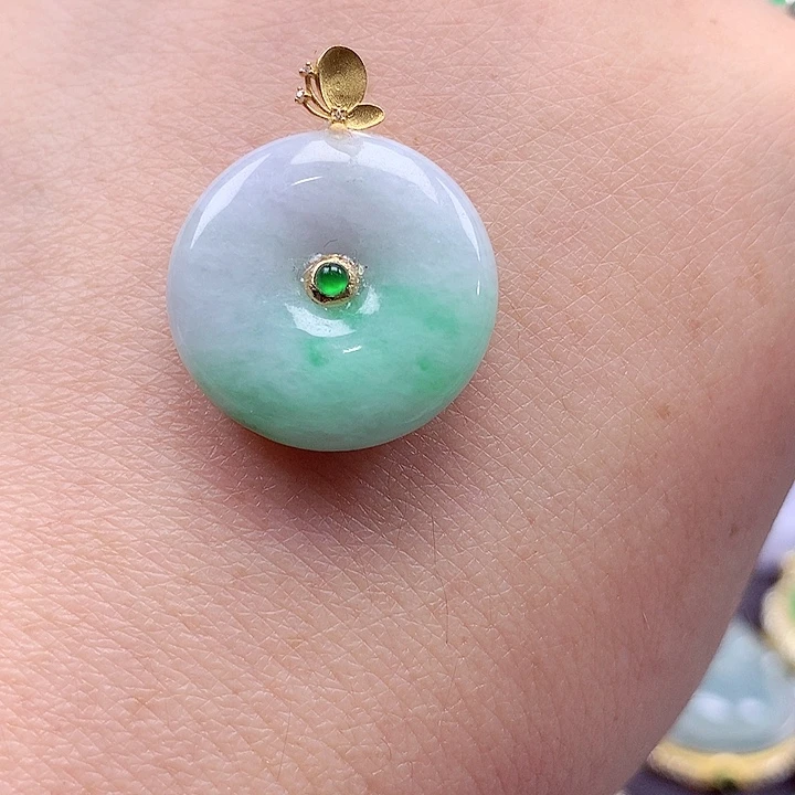 翡翠18K金镶嵌颈饰翡翠