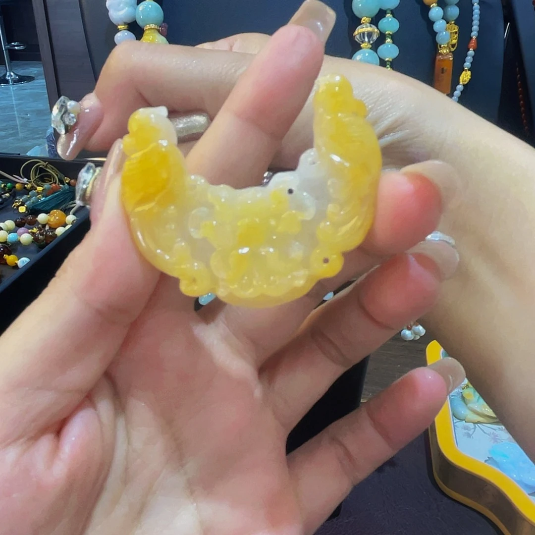翡翠未镶嵌吊坠(赠链)弯弯