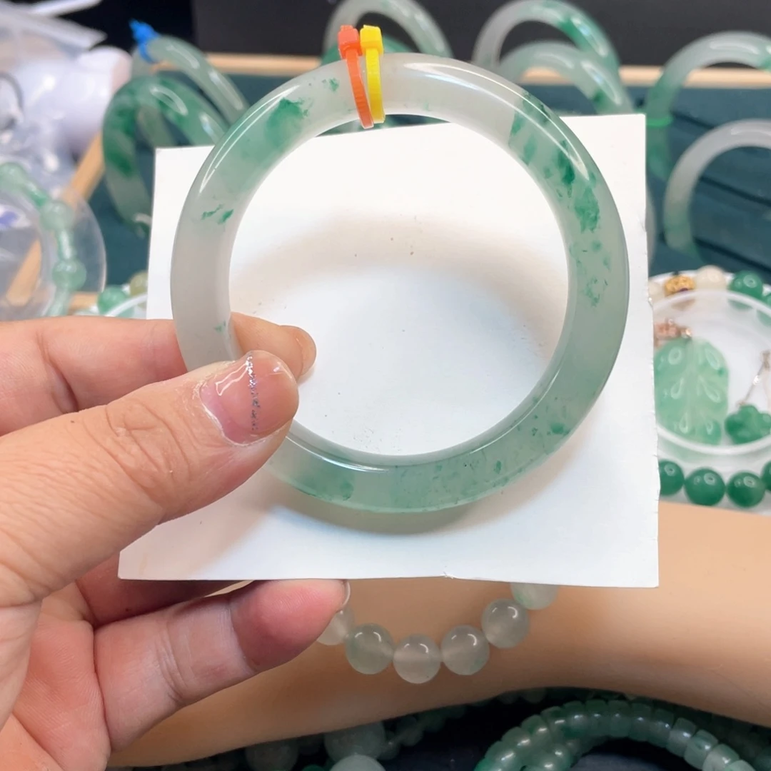 云***️石英质玉未镶嵌手镯