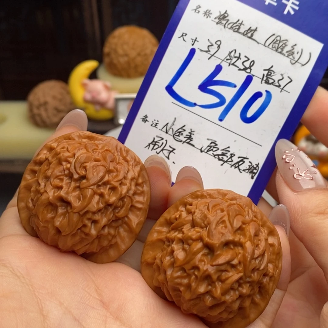 吊坠文玩核桃瓷娃娃（雕刻）