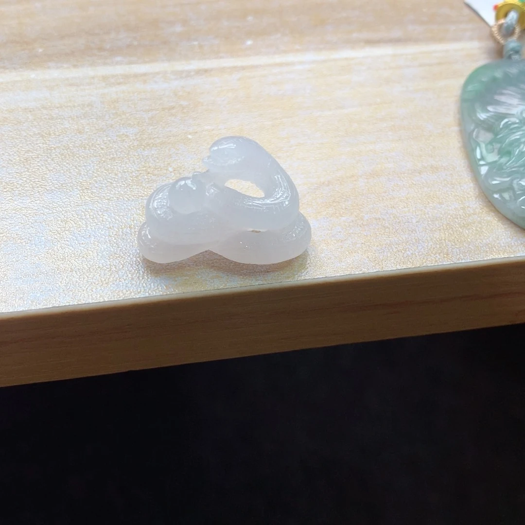 翡翠未镶嵌颈饰吊坠