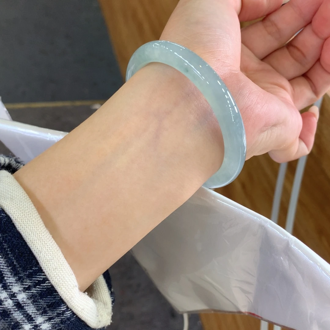 翡翠未镶嵌手镯天然Ａ货翡翠52冰透蓝