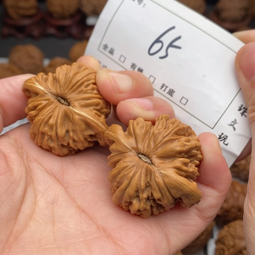 文玩核桃吊坠40楼子65