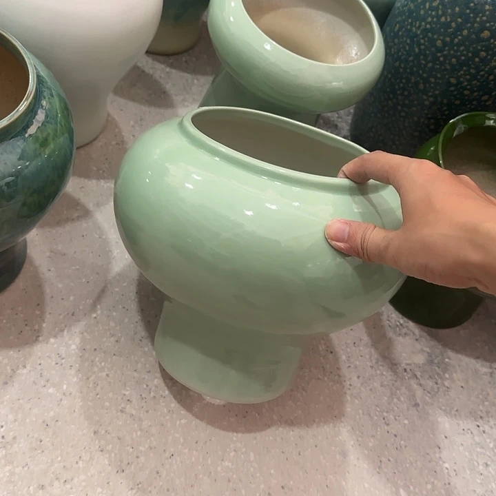 白泥花盆微瑕有孔