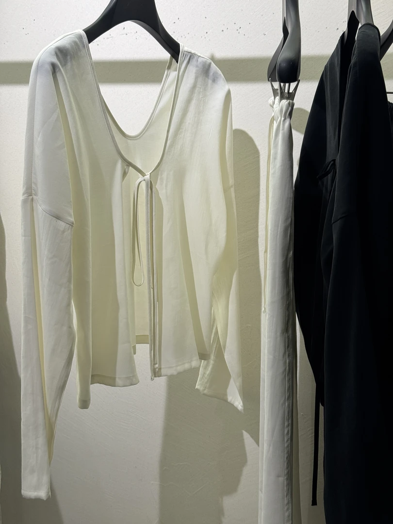 泡菜系带设计上衣气质百搭纯色休闲春季长袖气质套装