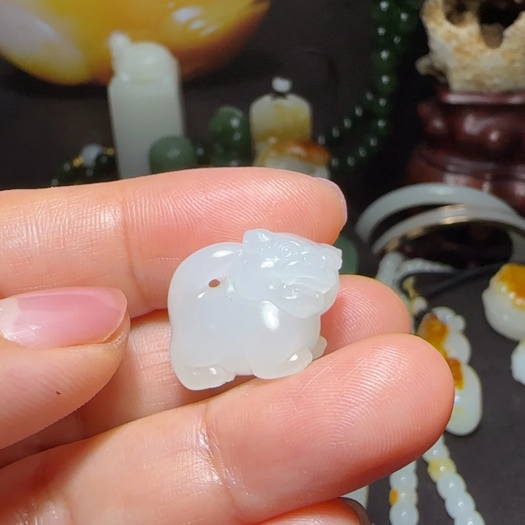 苍***滴和田玉未镶嵌挂件