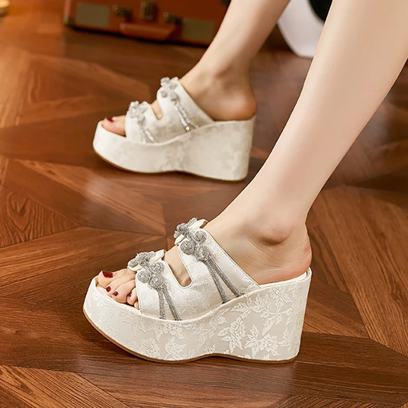 坡跟凉鞋女新中式国风刺绣2025夏新款时尚百搭厚底凉拖鞋增高女鞋