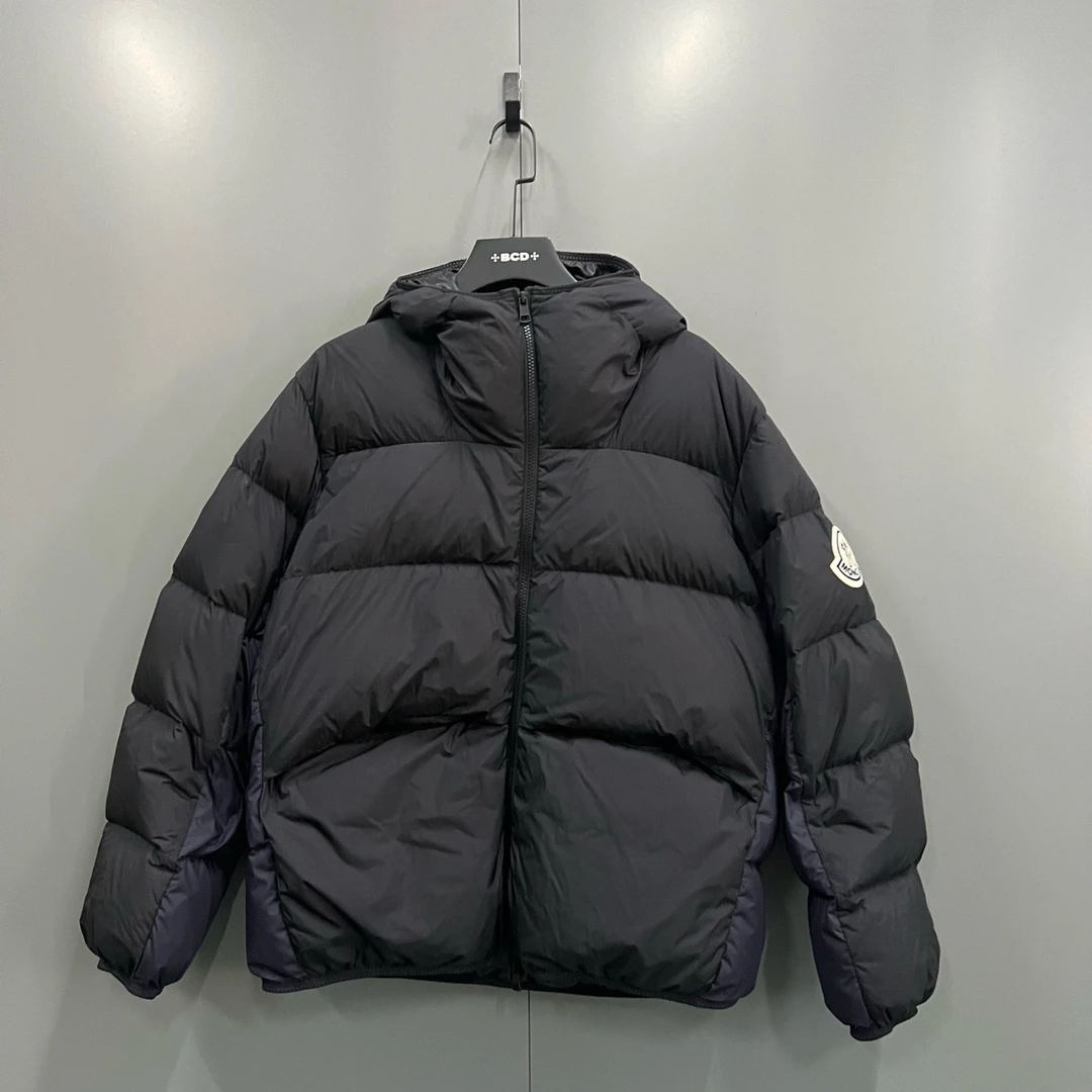 95新 MONCLER 蒙口 黑蓝拼接羽绒服 2码/95新
