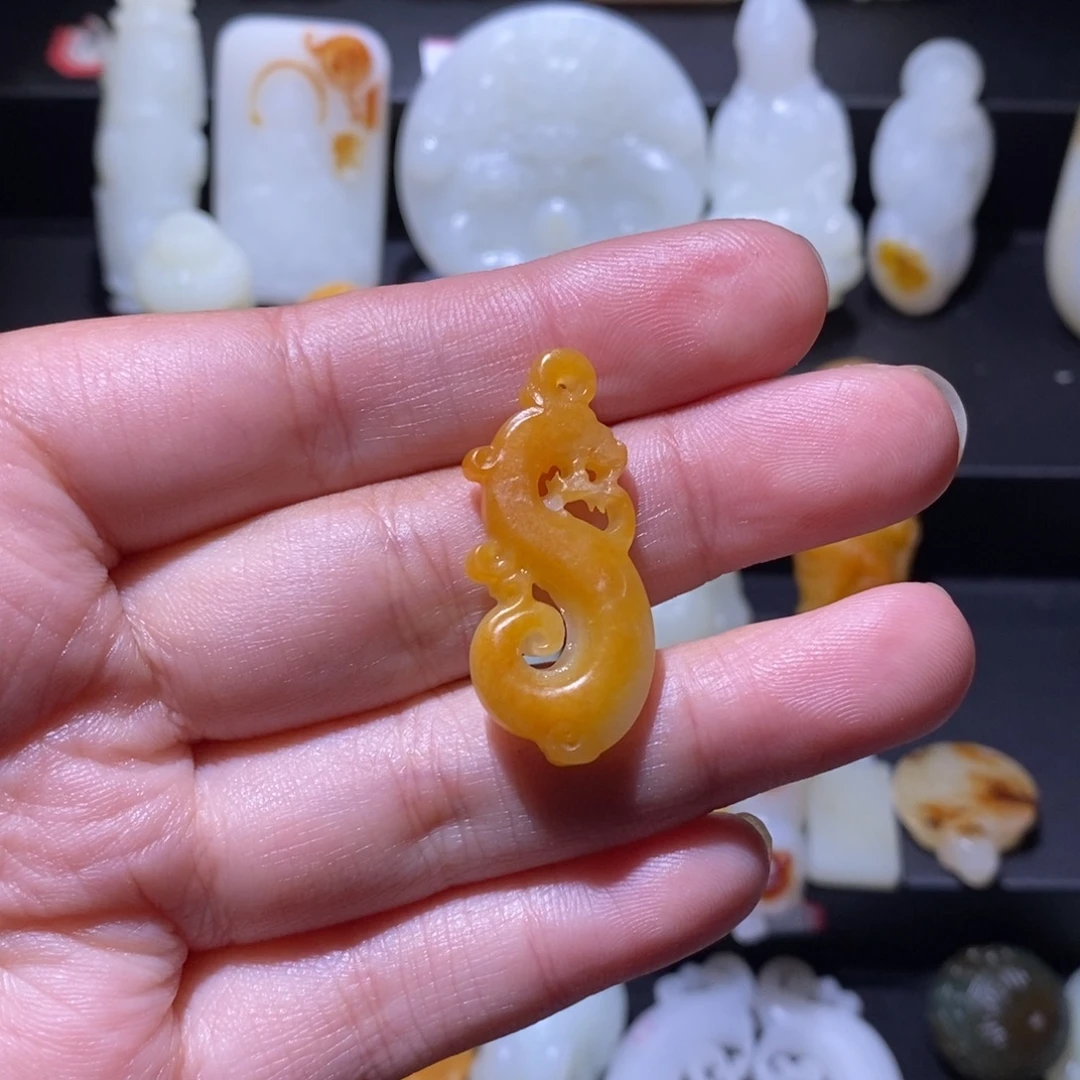 钓***多和田玉未镶嵌颈饰
