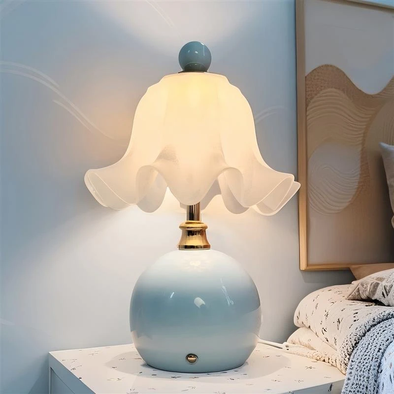 奶油风创意高级感轻奢台灯卧室2025床头柜主卧生日送礼氛围小夜灯