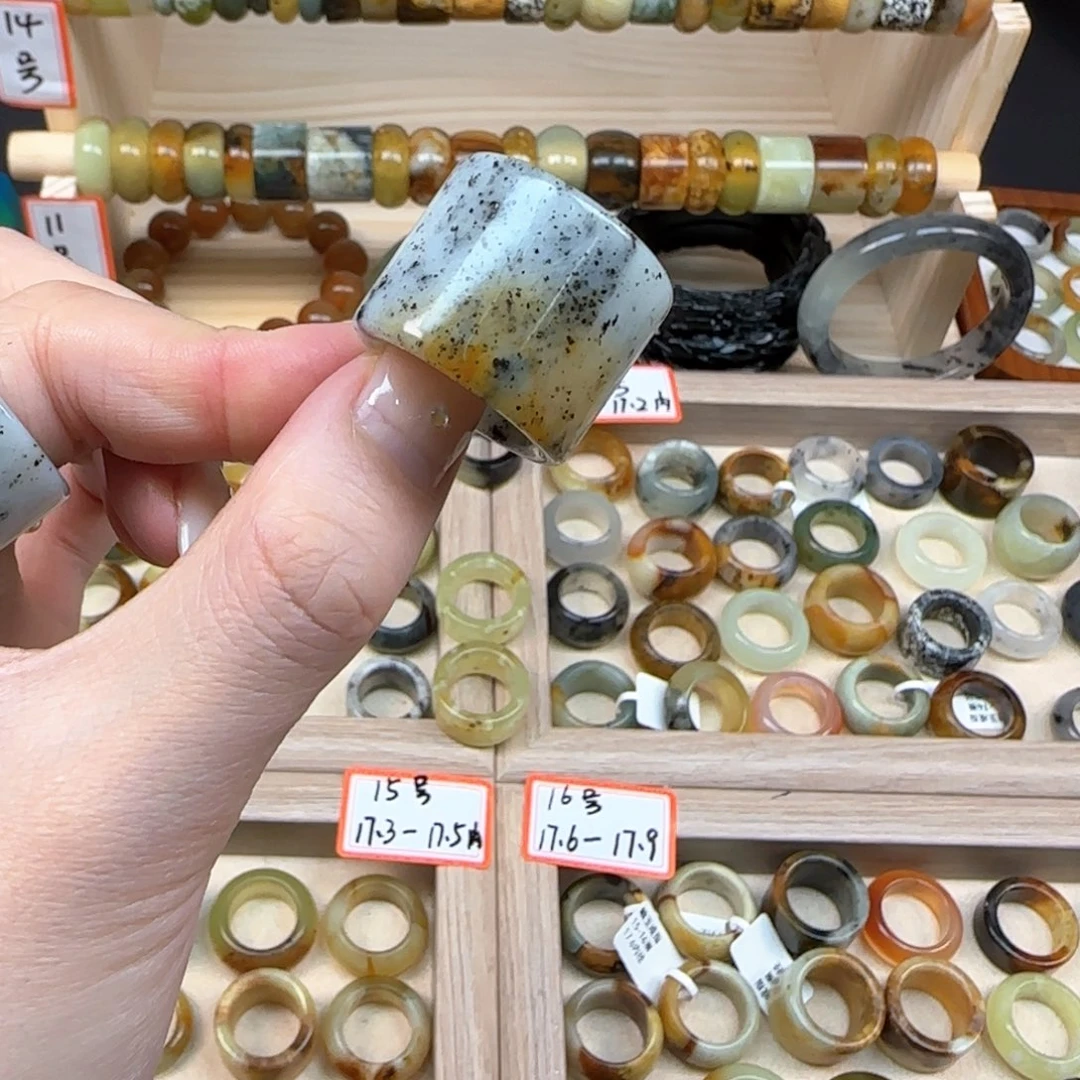 蛇纹石玉岫玉内径18合金唯**蚀