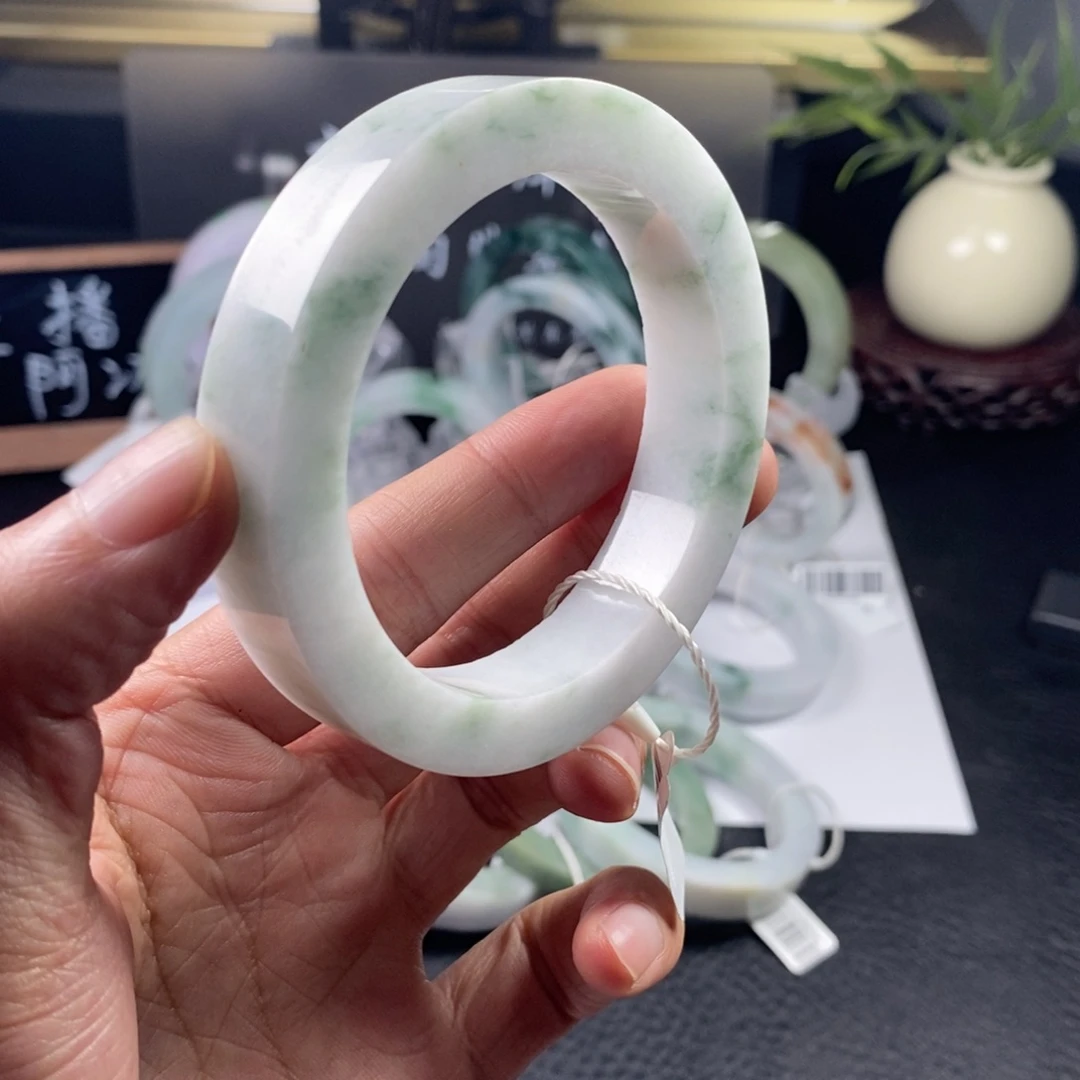 未镶嵌手镯定制翡翠