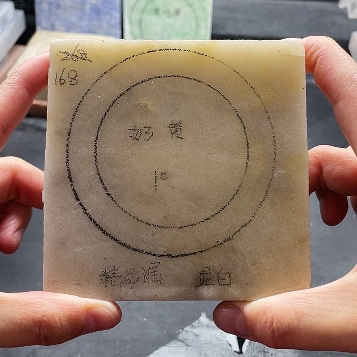 石英质玉未镶嵌手镯定制