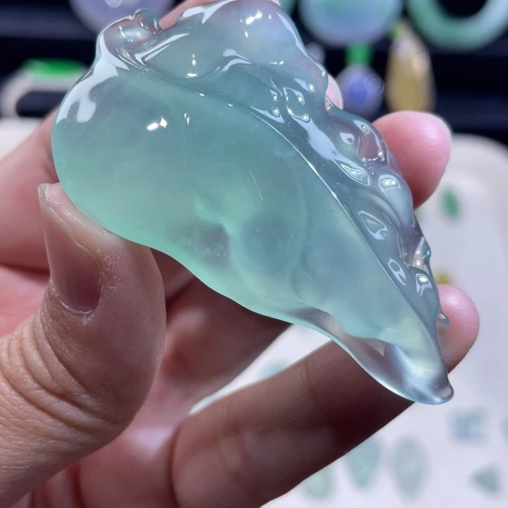 翡翠未镶嵌颈饰叶子