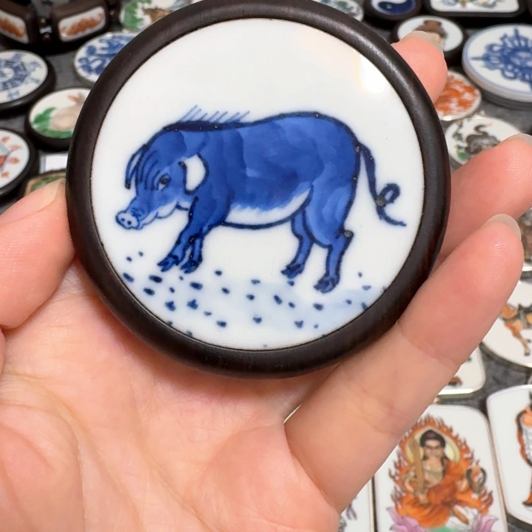 瓷片青花猪包木挂件