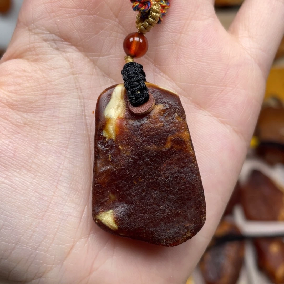 未镶嵌琥珀珠宝奇石