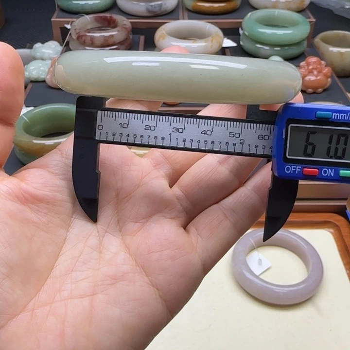 石英岩玉未镶嵌手镯