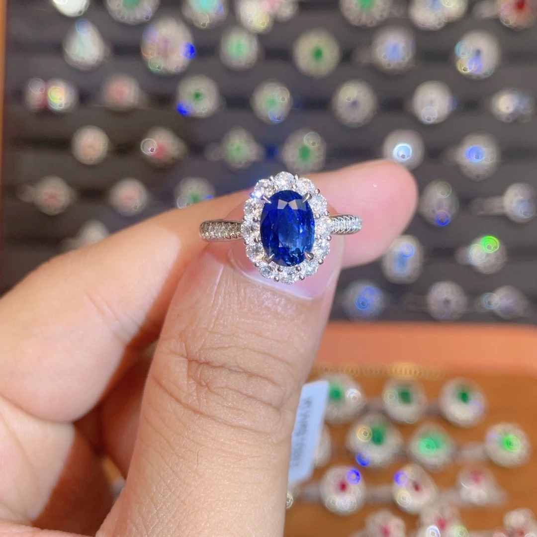 18K金镶嵌蓝宝石戒指2.03ct 皇家蓝